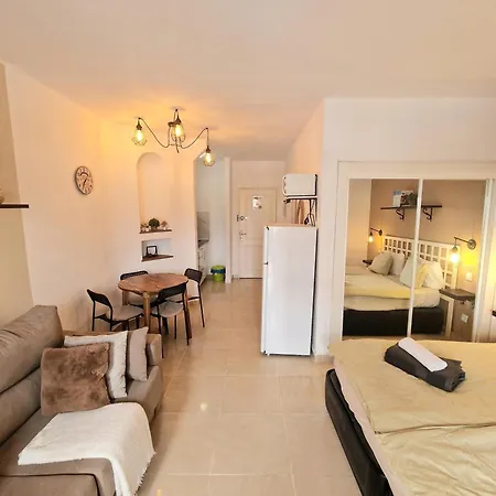 Stylish With King-size Bed And Ocean View, Paraiso 209 Ferienhaus